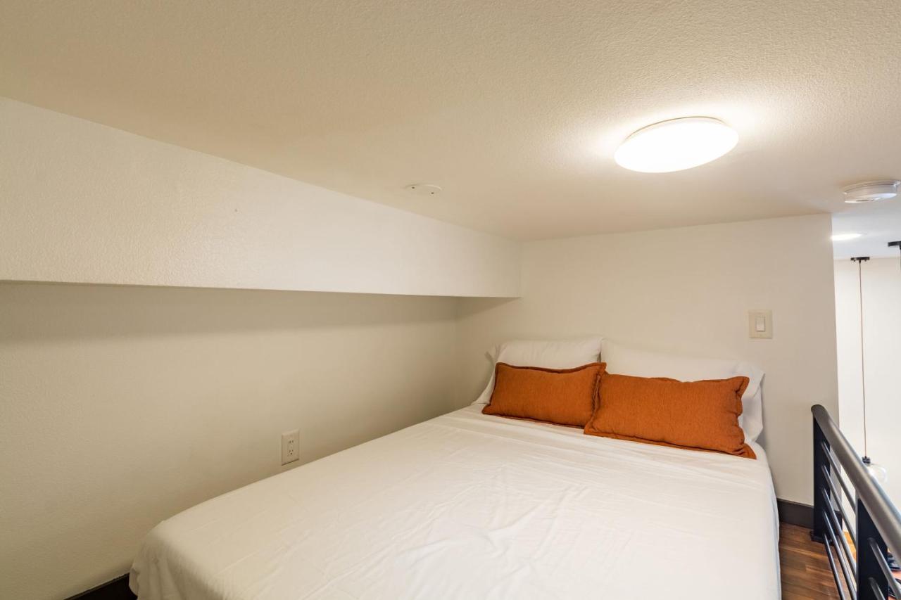 Old West Studio Lofts West Тампа Екстериор снимка