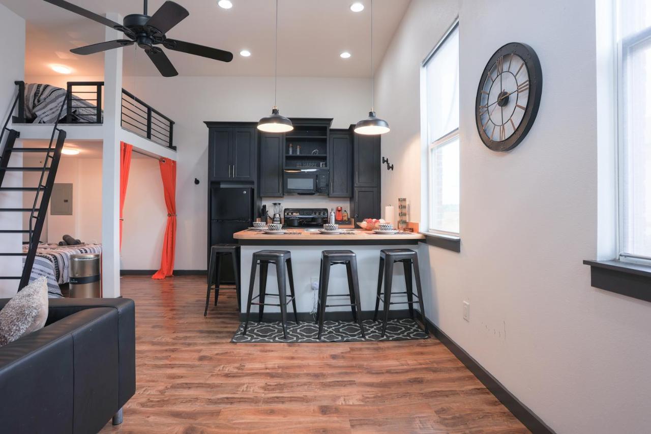 Old West Studio Lofts West Тампа Екстериор снимка