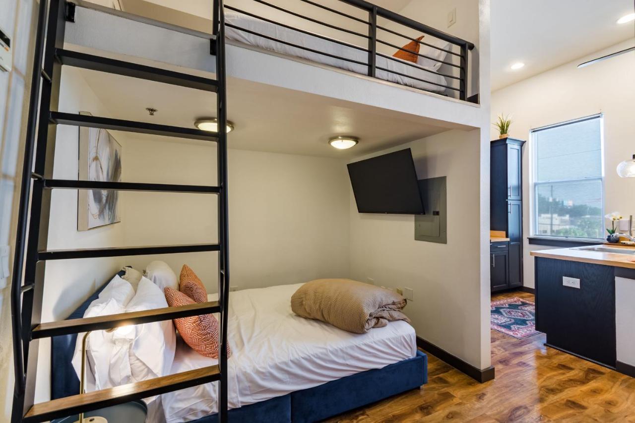 Old West Studio Lofts West Тампа Екстериор снимка