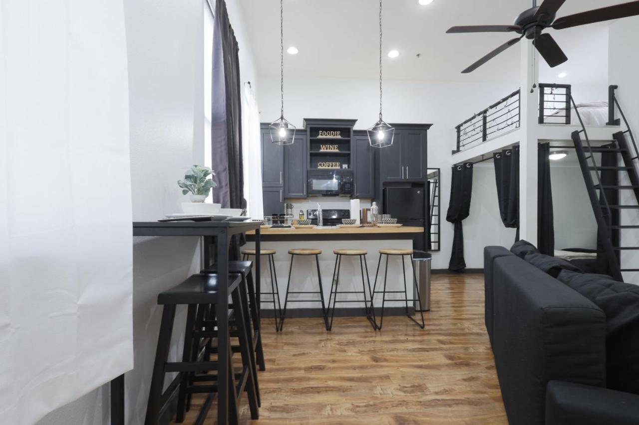 Old West Studio Lofts West Тампа Екстериор снимка